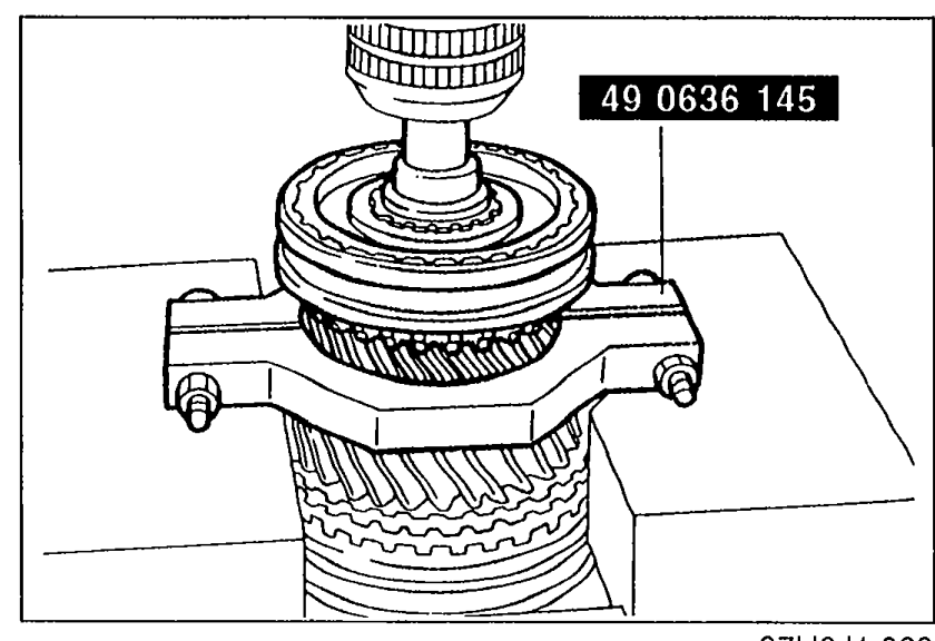 Photograph showing the SST 49 0636 145 positioned between 2nd and 3rd gears on the mainshaft assembly, supporting the clutch hub assembly (3rd/4th) during pressing operation.