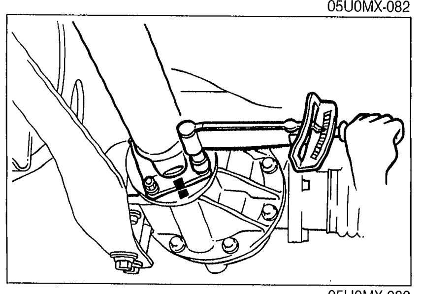Illustration showing the SST being used to align the marks and install the propeller shaft.