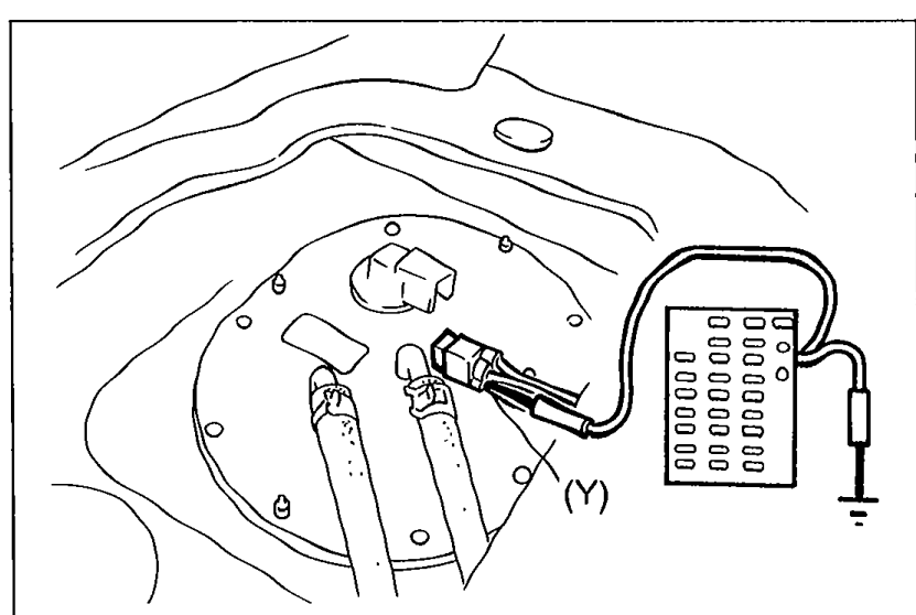 Fuel tank sender unit with SST 49 0839 285 connected via red lead to terminal-wire (Y).