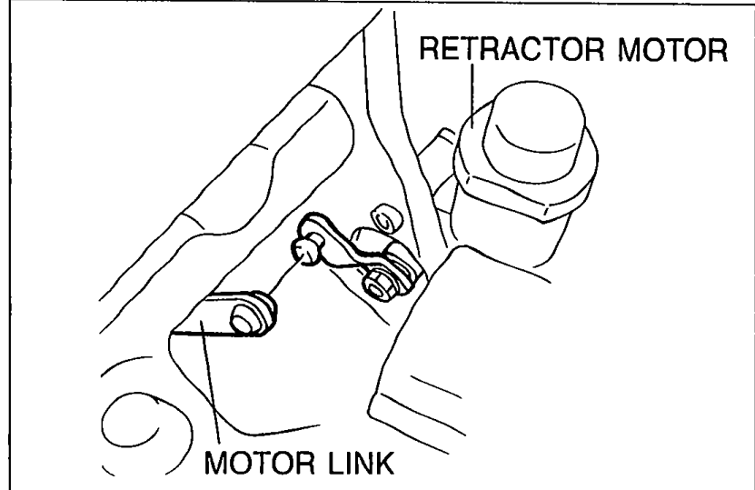 View of the retractor motor and motor link attachment area. Callouts identify 'RETRACTOR MOTOR' (top) and 'MOTOR LINK' (bottom). Illustrates Step 3 — disconnect the motor link.