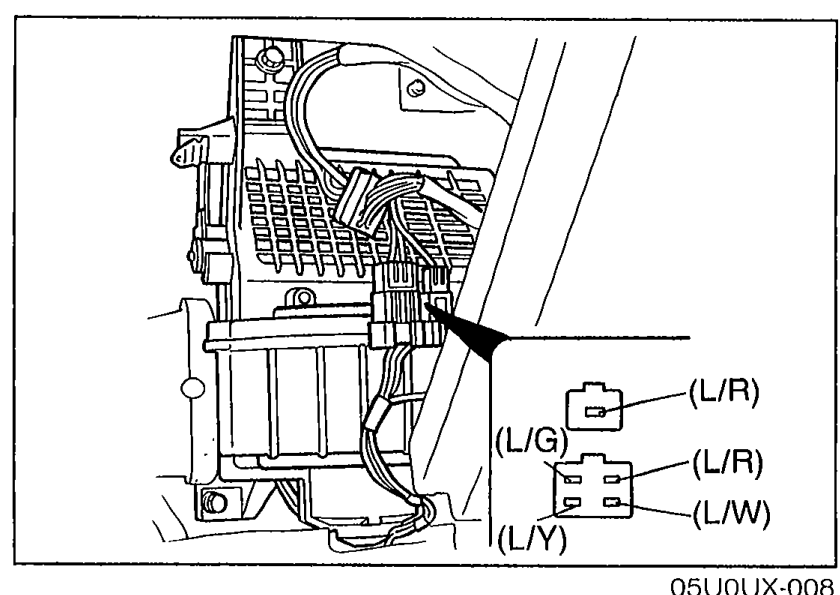 Illustration of the blower-resistor assembly with its 1-pin and 4-pin connectors highlighted. Pinouts shown: 1-pin connector with wire (L/R); 4-pin connector with wires (L/G), (L/R), (L/W), (L/Y). Used to measure voltages at the resistor terminals.
