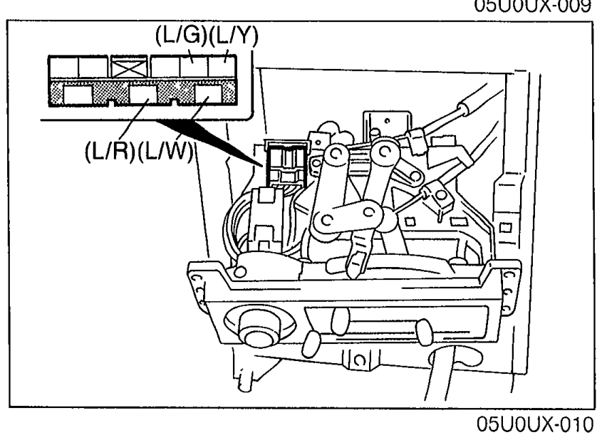 Illustration of the blower switch connector showing the four terminal-wires (L/G), (L/Y), (L/R), (L/W) along the connector for voltage measurement between the resistor assembly and the blower switch.